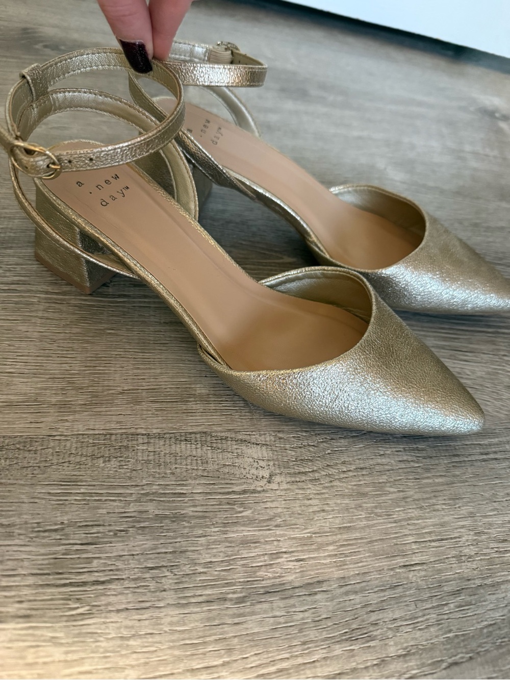 Gold Pointed Toe Ankle Strap Kitten Block Heels Size 8